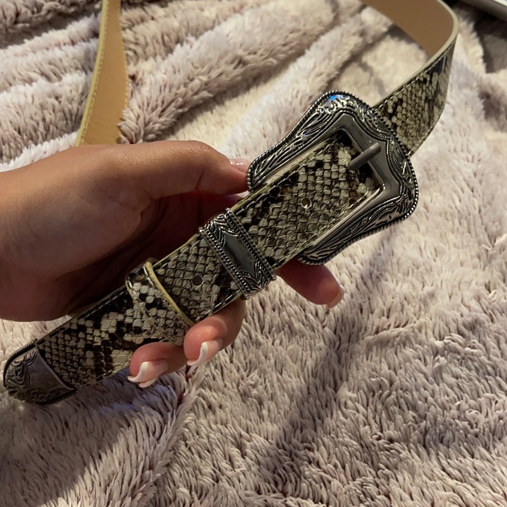 White and grey snakeskin belt with silver buckle